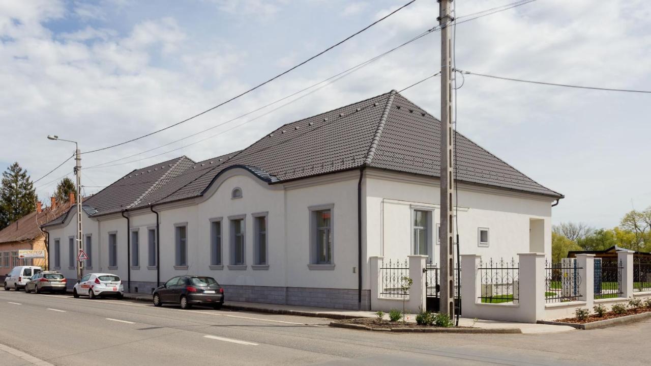 Notarius Vendeghaz Bed and Breakfast Poroszló Buitenkant foto